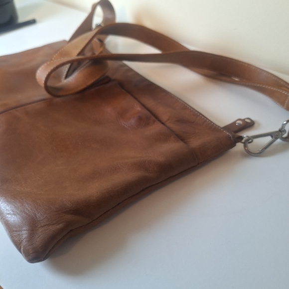 Roots Classic Villiger Leather Cross Body Bag - Picture 12 of 13
